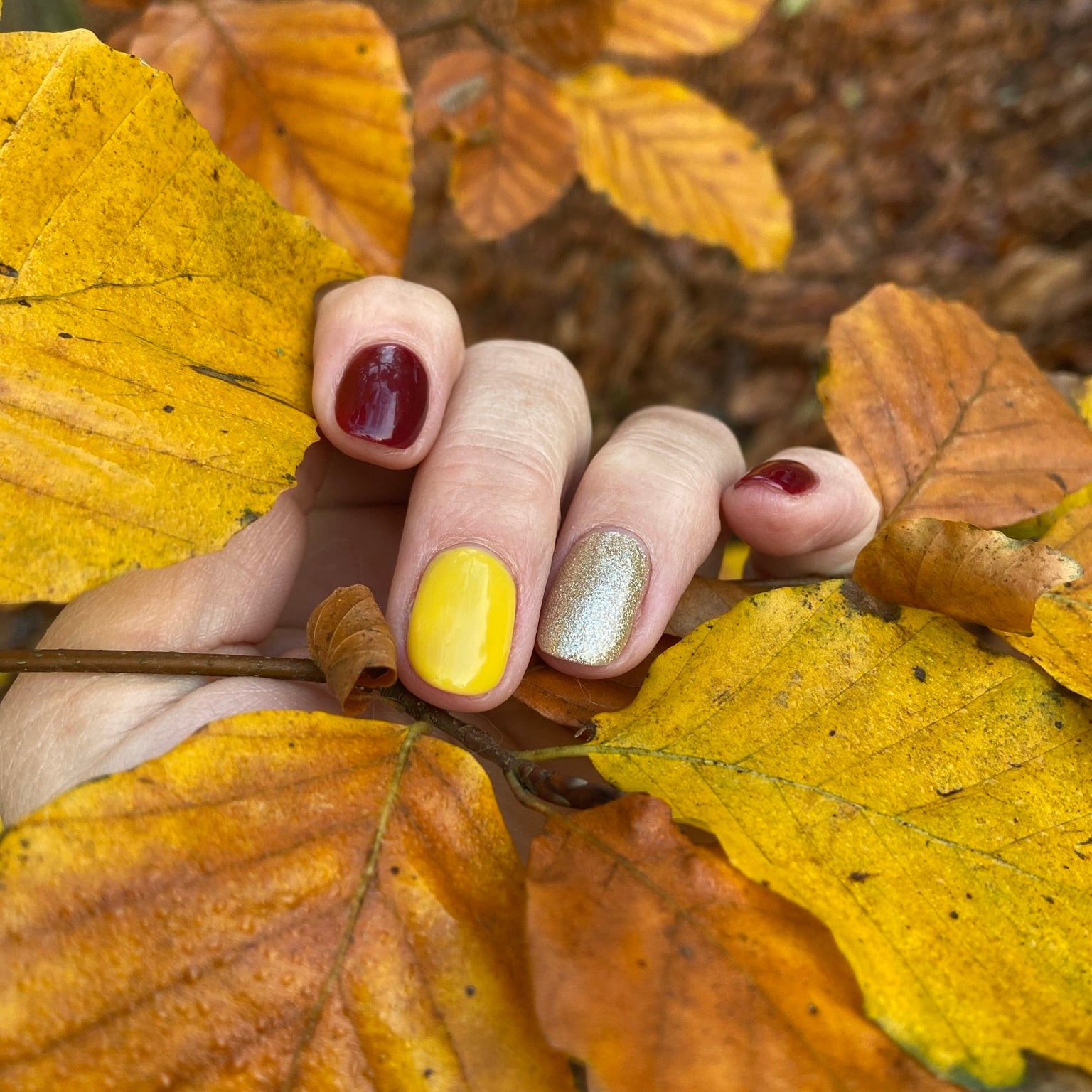 Wunderschöner Gold-Gel-Nagellack